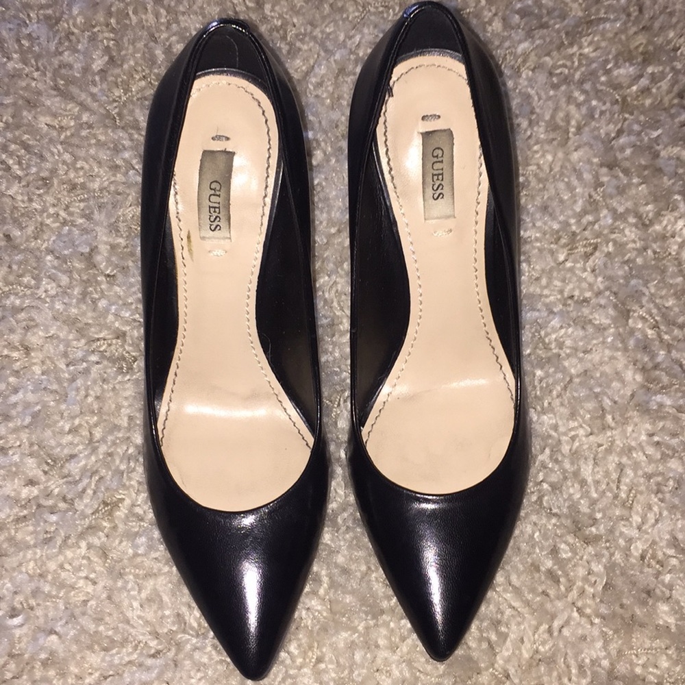 Black Guess Pumps